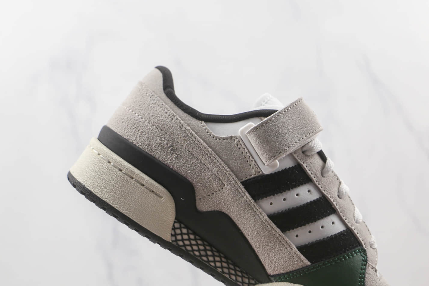 Adidas Originals Forum Low GY8203 - Retro-inspired sneakers with a modern twist Adidas Originals Forum Low GY8203 - Retro-inspired sneakers with a modern twist