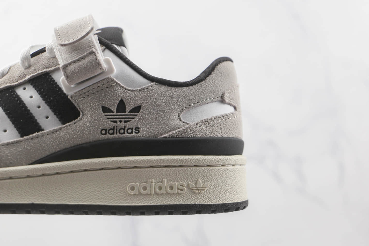 Adidas Originals Forum Low GY8203 - Retro-inspired sneakers with a modern twist Adidas Originals Forum Low GY8203 - Retro-inspired sneakers with a modern twist