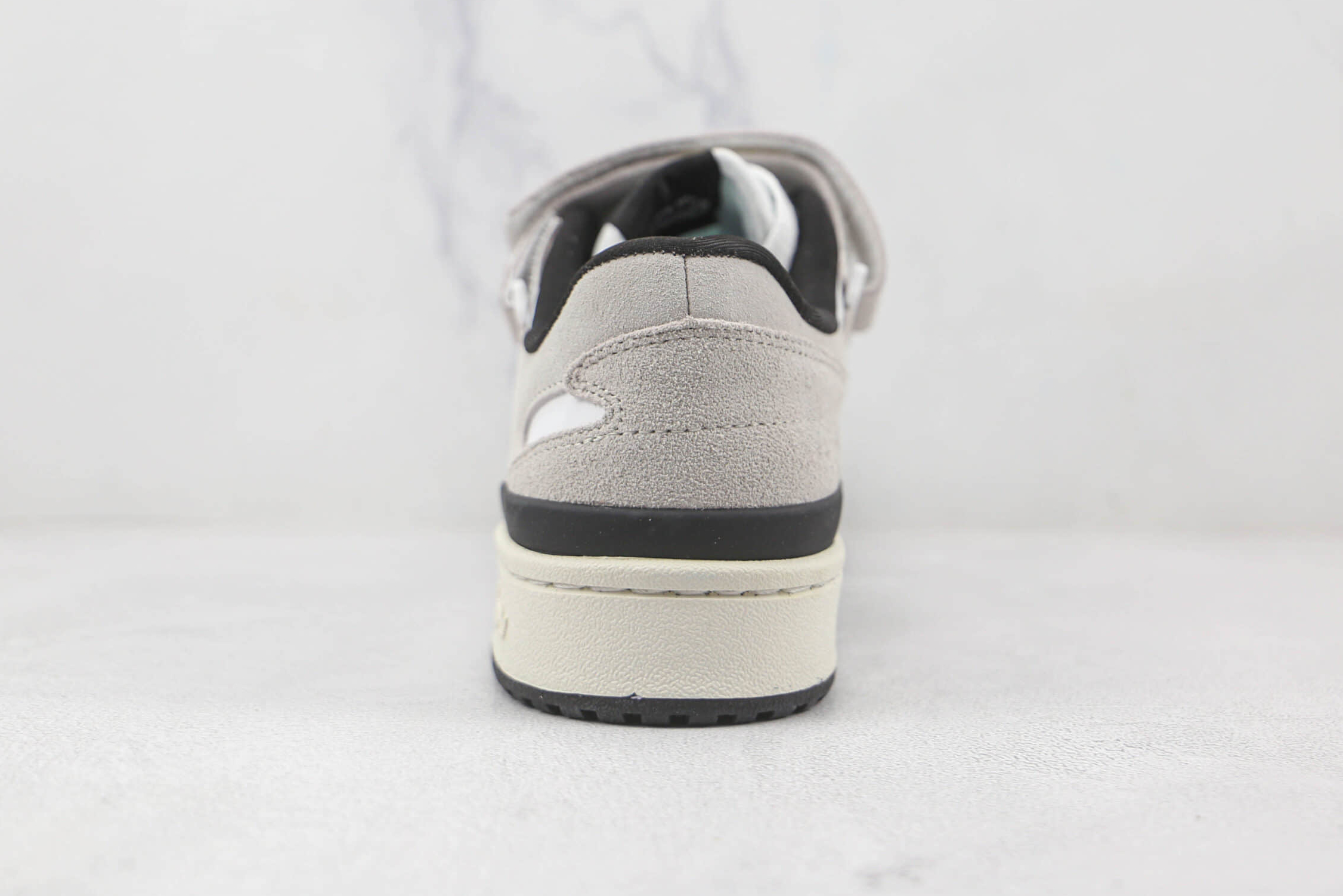 Adidas Originals Forum Low GY8203 - Retro-inspired sneakers with a modern twist Adidas Originals Forum Low GY8203 - Retro-inspired sneakers with a modern twist