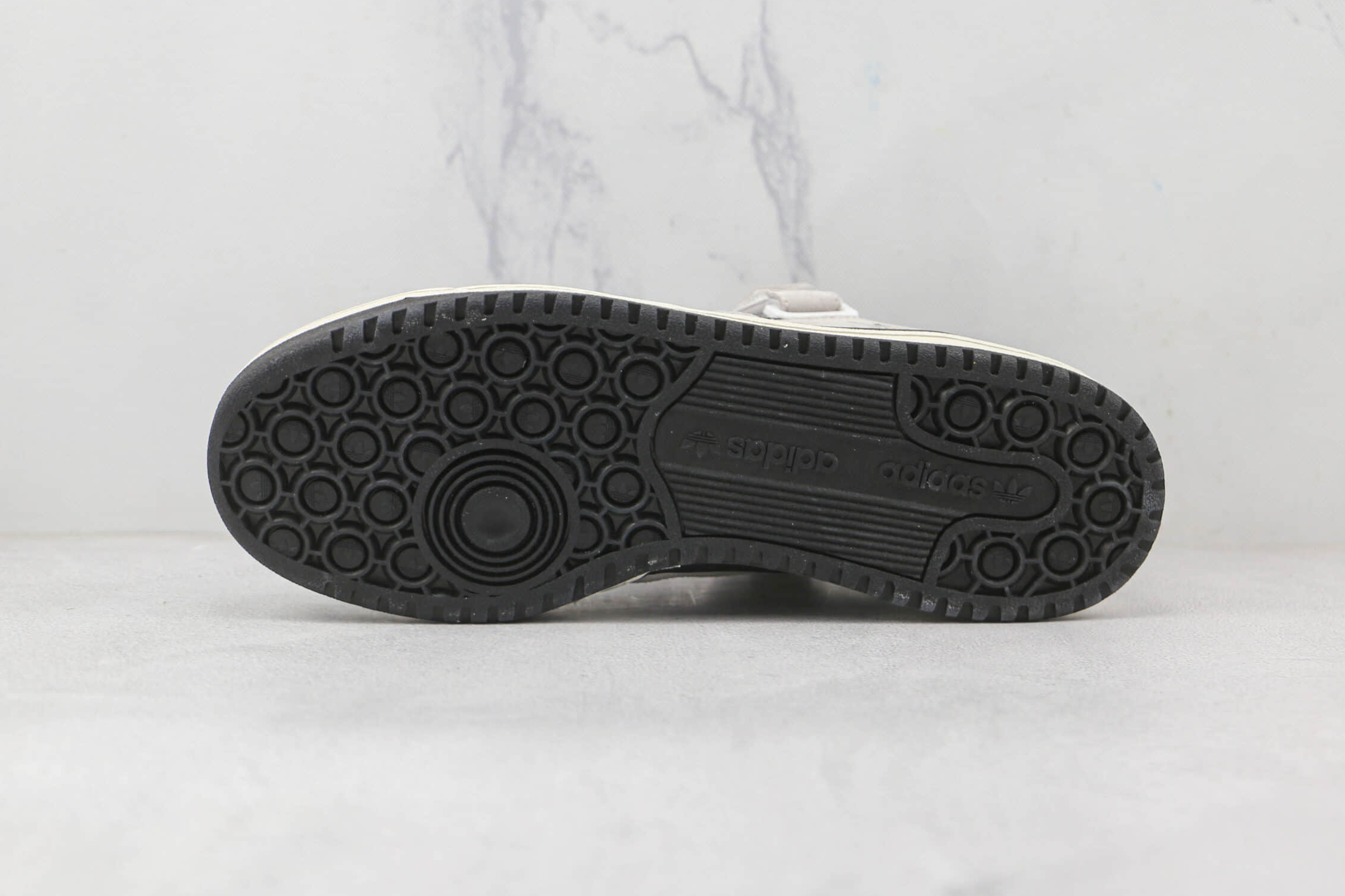 Adidas Originals Forum Low GY8203 - Retro-inspired sneakers with a modern twist Adidas Originals Forum Low GY8203 - Retro-inspired sneakers with a modern twist