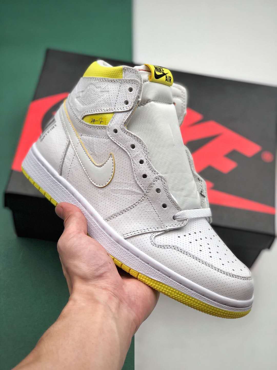 Air Jordan 1 Retro High OG 'First Class Flight' 555088-170