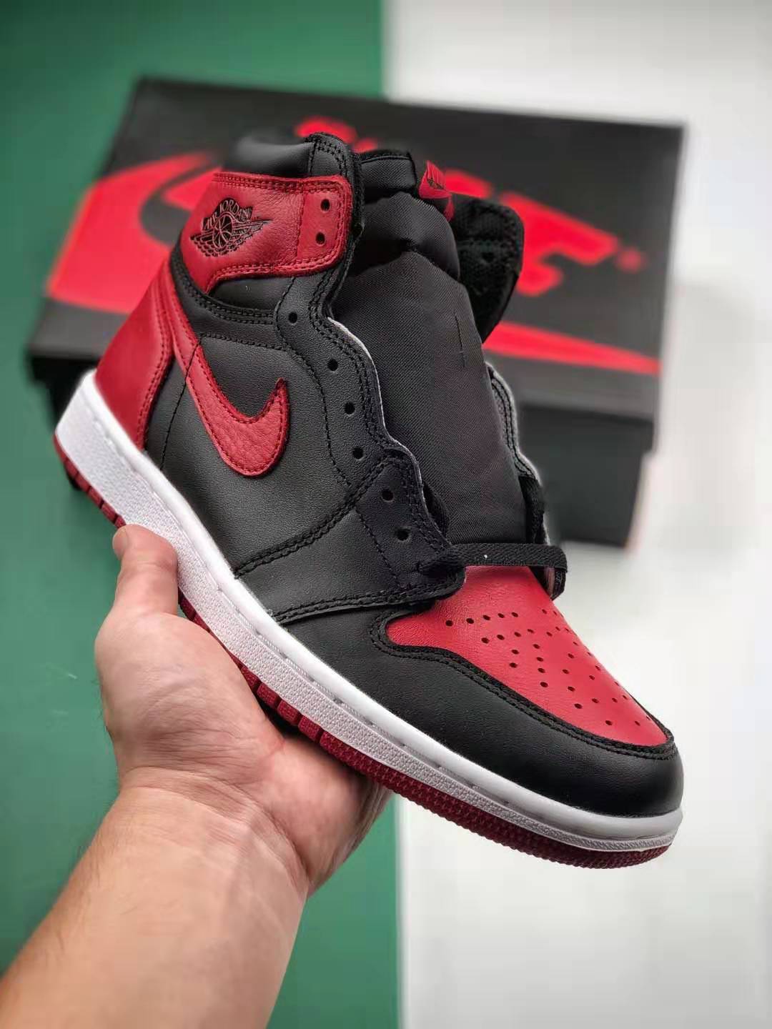 Air Jordan 1 Retro High OG 'Banned' 2016 555088-001